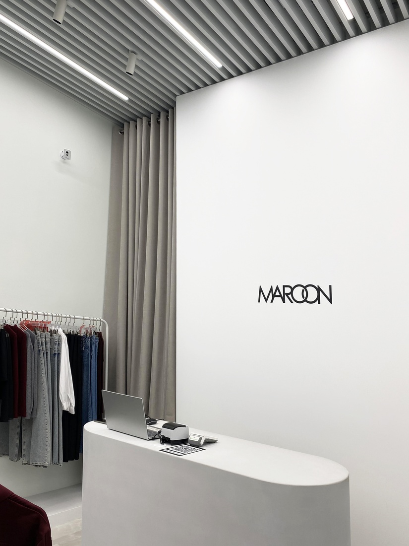 Дизайн простору магазину одягу бренду MAROON, ТЦ Лавіна, Київ  ( архітектор Олена Романюк )