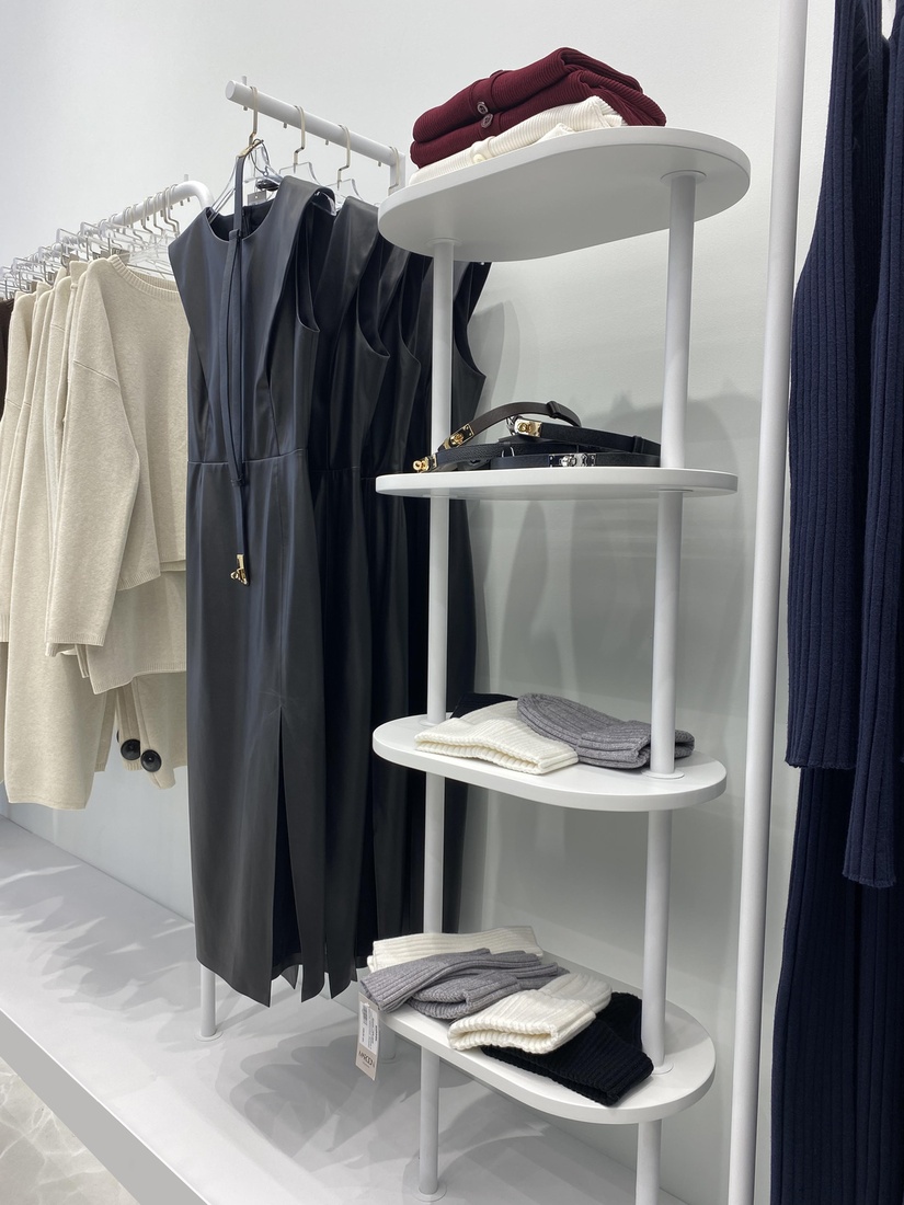 Дизайн простору магазину одягу бренду MAROON, ТЦ Лавіна, Київ  ( архітектор Олена Романюк )