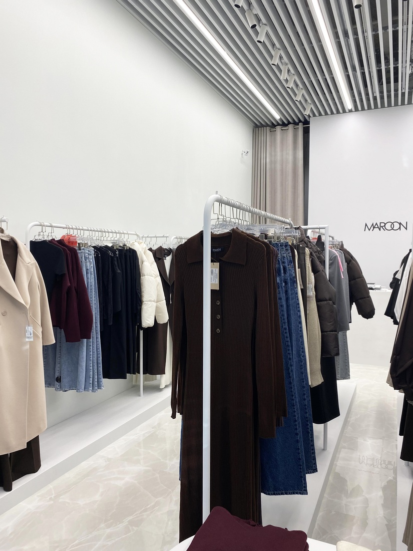 Дизайн простору магазину одягу бренду MAROON, ТЦ Лавіна, Київ  ( архітектор Олена Романюк )